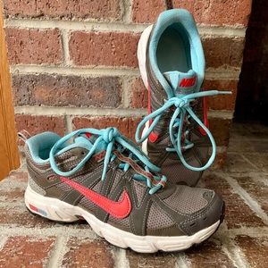 Nike tennis shoes/ trail / hiking